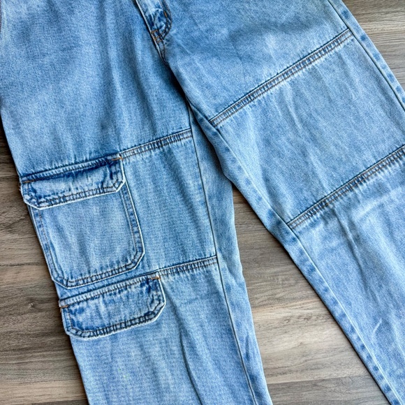 Forever 21 Utility Cargo Jeans with Belt Light Wash Denim Size 24 - Picture 10 of 16